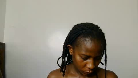 Snapshot of cecile_scarlet chatting on July 14, 2026, 3:22 am Cecile online show from July 14, 2026, 3:22 am