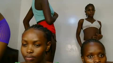 Snapshot of cecile_scarlet chatting on July 22, 2026, 4:15 am Cecile online show from July 22, 2026, 4:15 am
