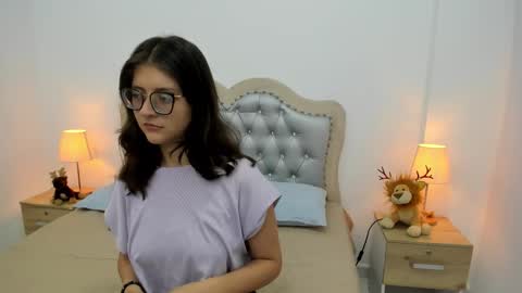 Celeste Calderon online show from December 19, 2025, 11:28 am