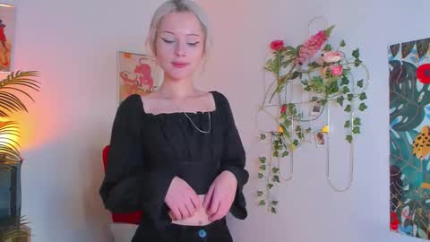 Snapshot of celeste_eyes0n chatting on October 3, 2025, 10:18 pm Celeste online show from October 3, 2025, 10:18 pm