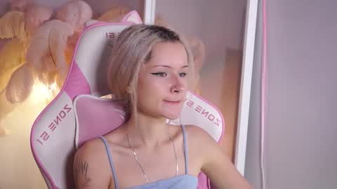 Snapshot of celeste_eyes0n chatting on October 20, 2025, 8:53 pm Celeste online show from October 20, 2025, 8:53 pm