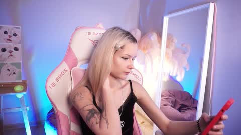 Snapshot of celeste_eyes0n chatting on October 26, 2025, 8:37 pm Celeste online show from October 26, 2025, 8:37 pm