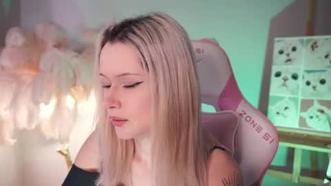 Snapshot of celeste_eyes0n chatting on November 1, 2025, 8:44 pm Celeste online show from November 1, 2025, 8:44 pm