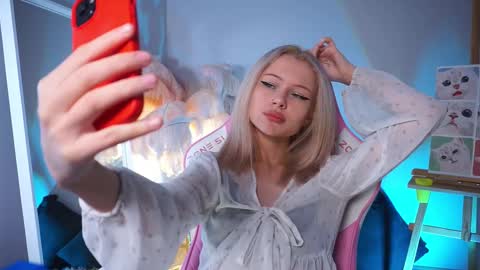 Snapshot of celeste_eyes0n chatting on November 8, 2025, 8:51 pm Celeste online show from November 8, 2025, 8:51 pm