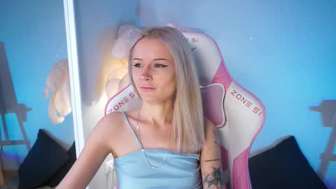 Snapshot of celeste_eyes0n chatting on November 9, 2025, 8:51 pm Celeste online show from November 9, 2025, 8:51 pm