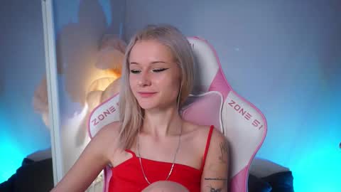 Snapshot of celeste_eyes0n chatting on November 11, 2025, 9:15 pm Celeste online show from November 11, 2025, 9:15 pm