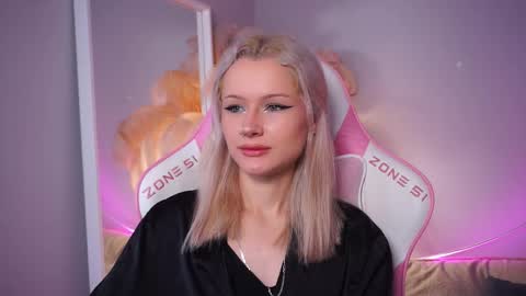 Snapshot of celeste_eyes0n chatting on November 15, 2025, 8:49 pm Celeste online show from November 15, 2025, 8:49 pm