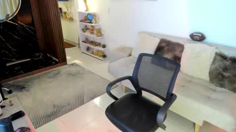 Snapshot of celeste_funnyy chatting on October 27, 2025, 2:26 am Andrea online show from October 27, 2025, 2:26 am