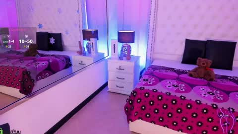 Snapshot of celeste_wayne chatting on December 17, 2024, 9:05 pm Celeste Wayne online show from December 17, 2024, 9:05 pm