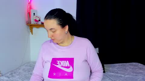 Snapshot of celeste_y_pipe chatting on February 24, 2025, 1:46 am Celeste Y Pipe online show from February 24, 2025, 1:46 am