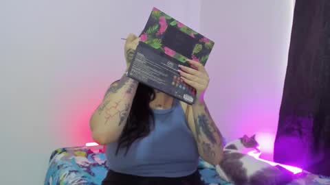 Snapshot of celeste_y_pipe chatting on February 13, 2026, 9:33 pm Celeste Y Pipe online show from February 13, 2026, 9:33 pm