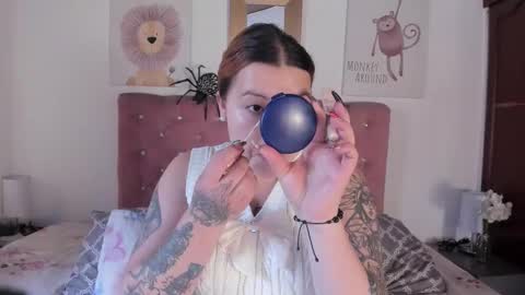 Snapshot of celesteredds chatting on October 31, 2025, 11:44 am Celeste online show from October 31, 2025, 11:44 am