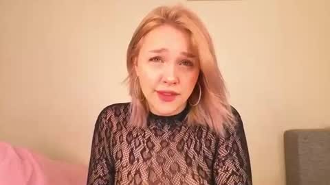 Snapshot of celestia_dyson chatting on June 14, 2026, 1:36 am Mary online show from June 14, 2026, 1:36 am