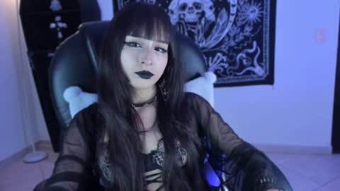   online show from December 18, 2025, 10:05 pm