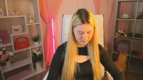 your cute kitty online show from April 19, 2026, 7:05 pm