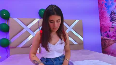 Snapshot of celine_visconti chatting on April 18, 2026, 7:58 pm online show from April 18, 2026, 7:58 pm