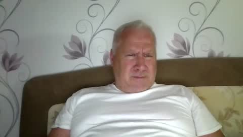 Snapshot of celli68 chatting on July 5, 2026, 11:39 am celli68 online show from July 5, 2026, 11:39 am