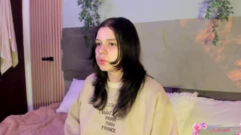 Snapshot of centaurigirls chatting on April 28, 2026, 4:06 am Hello guys my name is Sofi and Lizzie and Vanessa online show from April 28, 2026, 4:06 am
