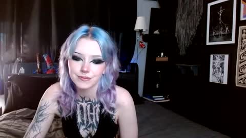 Snapshot of cerianex chatting on January 2, 2025, 10:33 pm Averi online show from January 2, 2025, 10:33 pm