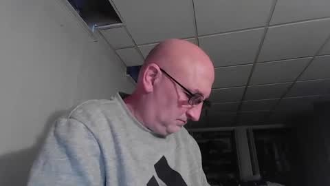 cfnm0968 online show from November 17, 2025, 10:04 pm