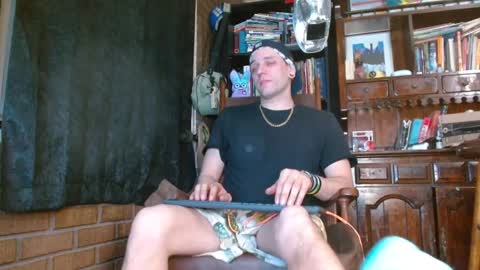 Snapshot of cguffey2284 chatting on February 25, 2025, 2:14 am cguffey2284 online show from February 25, 2025, 2:14 am