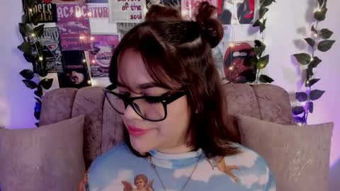 Snapshot of chaarlotte_1 chatting on April 27, 2026, 5:44 pm charlotte online show from April 27, 2026, 5:44 pm