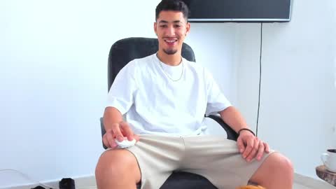 Snapshot of chandler_kenji chatting on May 28, 2026, 12:35 pm Kenji online show from May 28, 2026, 12:35 pm