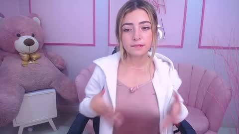 Snapshot of channel_blonde_a chatting on December 5, 2024, 2:09 am channel_blonde_a online show from December 5, 2024, 2:09 am