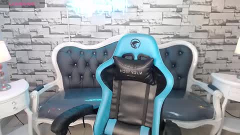 Snapshot of channel_blonde_a chatting on December 15, 2024, 10:39 am channel_blonde_a online show from December 15, 2024, 10:39 am