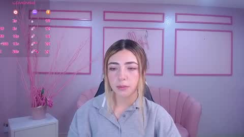 Snapshot of channel_blonde_a chatting on December 18, 2024, 5:00 pm channel_blonde_a online show from December 18, 2024, 5:00 pm