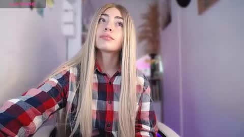 Snapshot of channel_blonde_a chatting on November 5, 2025, 4:40 pm channel_blonde_a online show from November 5, 2025, 4:40 pm