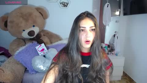 Isabella online show from October 19, 2025, 6:14 am