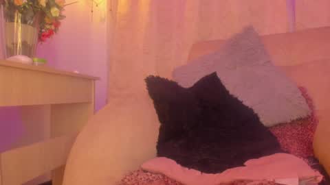 Snapshot of chantall_valkoba chatting on December 6, 2024, 6:59 am Chantall online show from December 6, 2024, 6:59 am