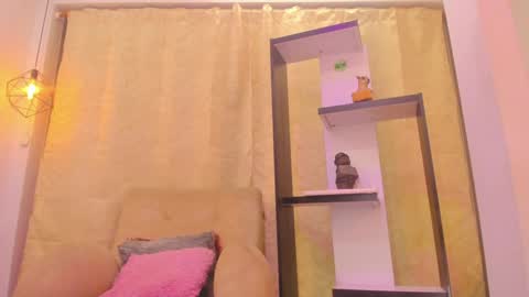 Snapshot of chantall_valkoba chatting on January 7, 2025, 10:43 am Chantall online show from January 7, 2025, 10:43 am