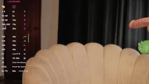 Snapshot of chantall_valkoba chatting on October 8, 2025, 4:54 am Chantall online show from October 8, 2025, 4:54 am