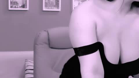 The Queen online show from March 1, 2025, 7:04 pm