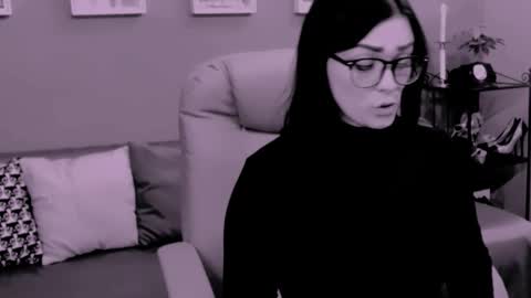 The Queen online show from October 30, 2025, 12:01 am