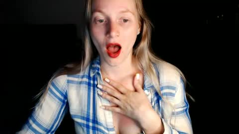 Snapshot of chanti_lovee chatting on July 3, 2026, 9:21 pm We Vibe Device that vibrates at the sound of Tips and makes me wet. vibe lush edging daddy lovense online show from July 3, 2026, 9:21 pm
