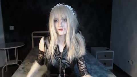 Snapshot of charlie_crystal chatting on November 22, 2025, 2:43 am Charlie online show from November 22, 2025, 2:43 am