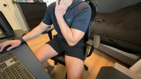 charliekkw online show from April 16, 2026, 7:03 pm