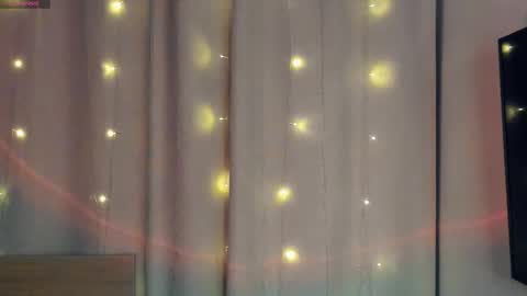 Yumi online show from March 15, 2026, 9:43 pm