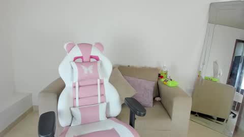    online show from February 23, 2025, 9:37 pm