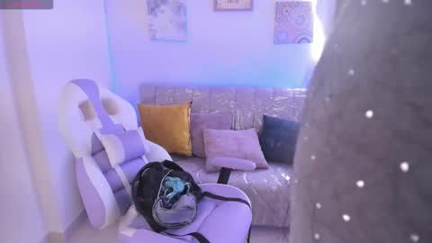    online show from October 16, 2025, 2:51 pm