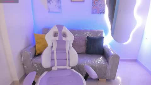    online show from November 10, 2025, 5:12 pm