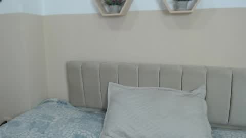 Snapshot of charlothe_dumont chatting on April 24, 2026, 4:31 pm charlothe_dumont online show from April 24, 2026, 4:31 pm