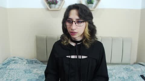 Snapshot of charlothe_dumont chatting on May 13, 2026, 4:26 pm charlothe_dumont online show from May 13, 2026, 4:26 pm