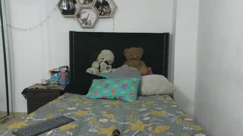 charlotte_027 online show from January 28, 2025, 6:38 am