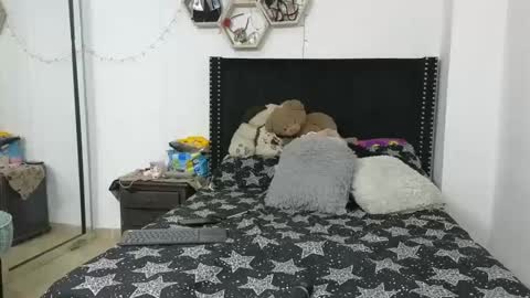 charlotte_027 online show from February 11, 2025, 8:48 am