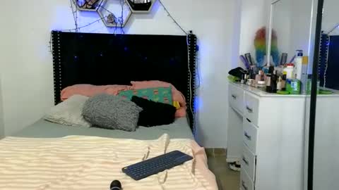 charlotte_027 online show from May 23, 2026, 5:12 am