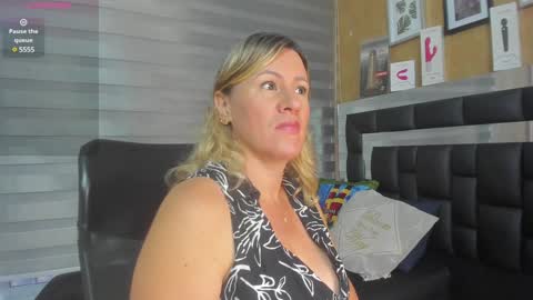 Snapshot of charlotte__g chatting on January 20, 2025, 11:56 am charlotte online show from January 20, 2025, 11:56 am